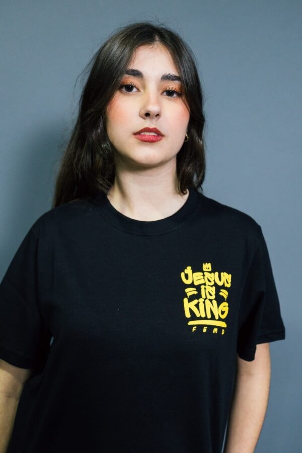 Camiseta Jesus is King
